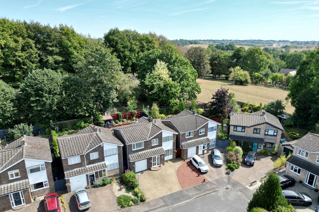 Property photo 1 of 16 Photo 8