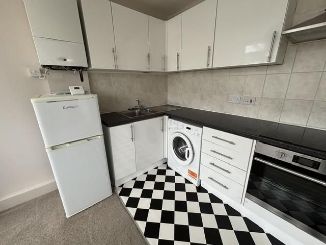 Property photo 1 of 7 Kitchen
