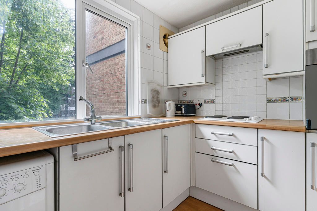 Property photo 3 of 17 Kitchen