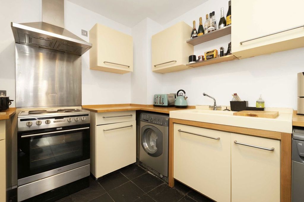 Property photo 3 of 5