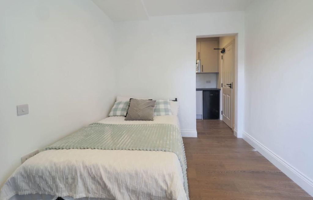 Property photo 3 of 16 Bedroom