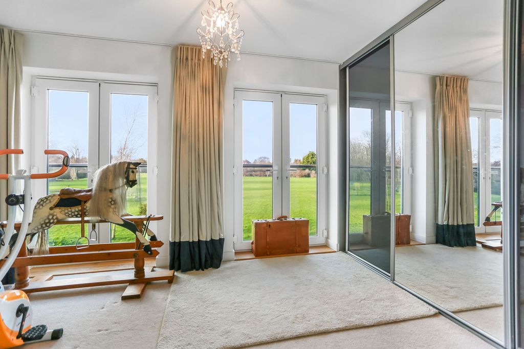 Property photo 3 of 27