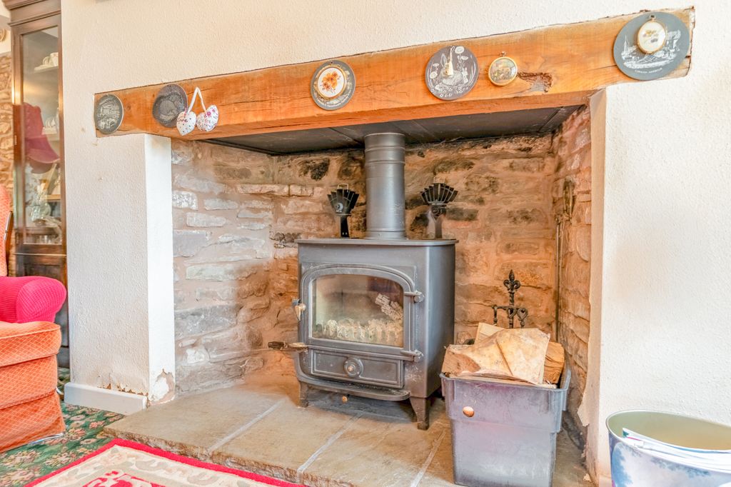 Property photo 3 of 35