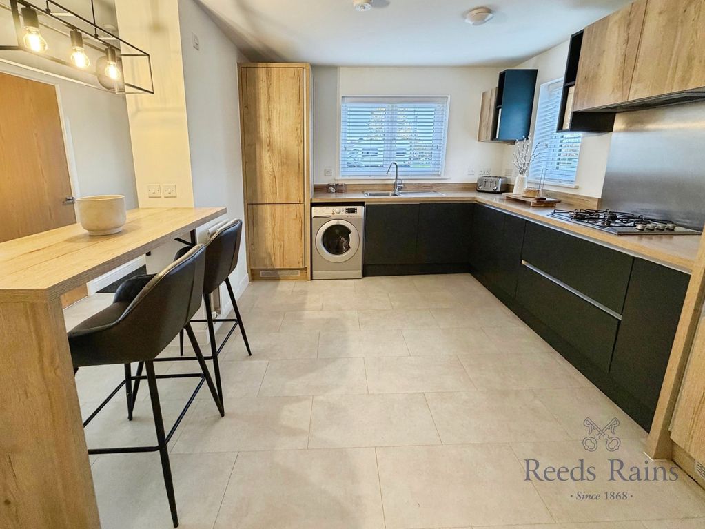 Property photo 3 of 13 Kitchen