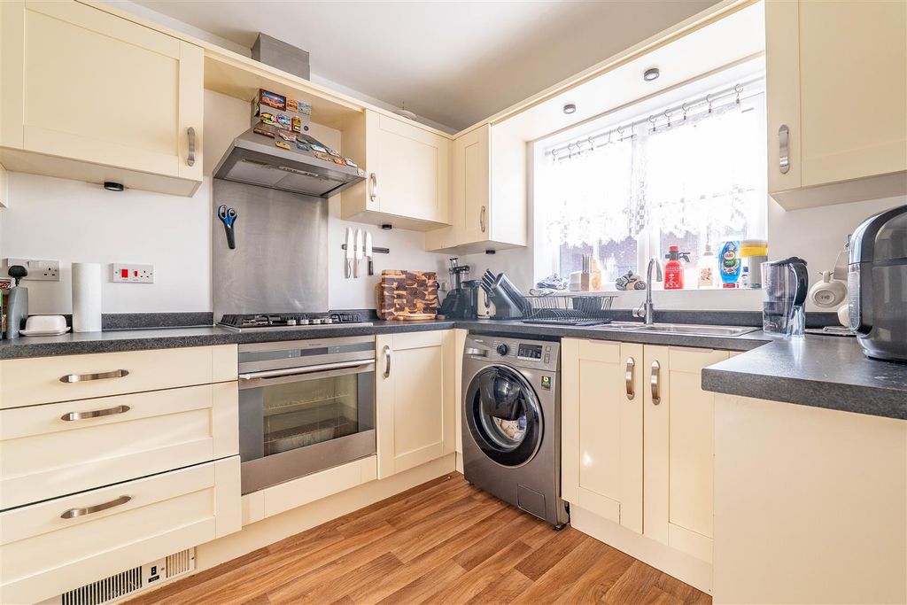 Property photo 3 of 23 Kitchen