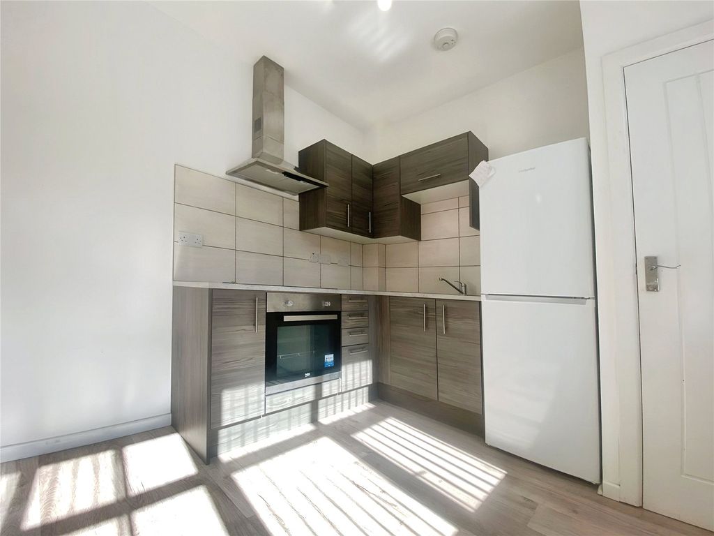 Property photo 3 of 5 Kitchen