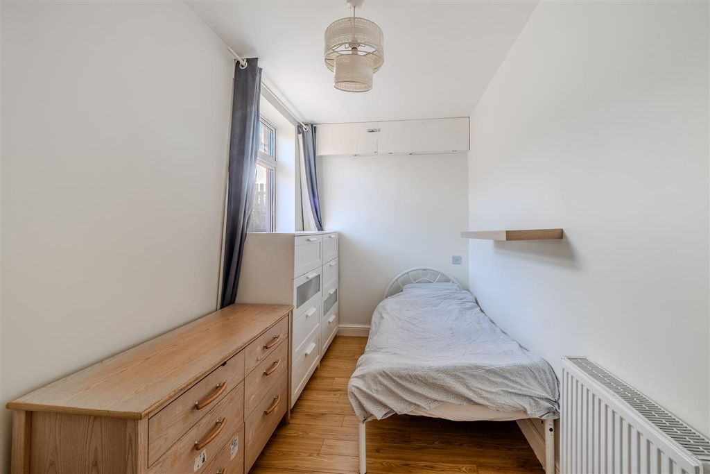 Property photo 3 of 23 Bedroom 5.Jpg