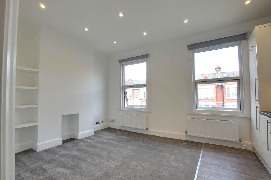Property photo 3 of 7 3 Lounge .Jpg