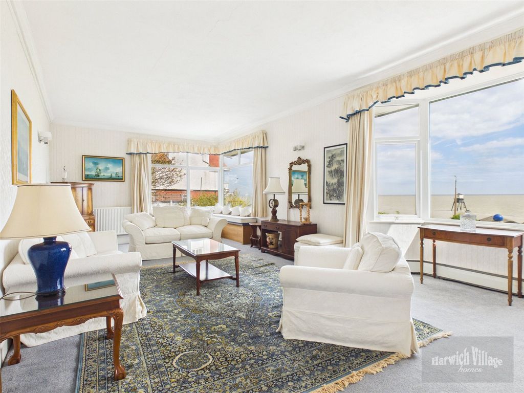 Property photo 3 of 30 Sitting Room