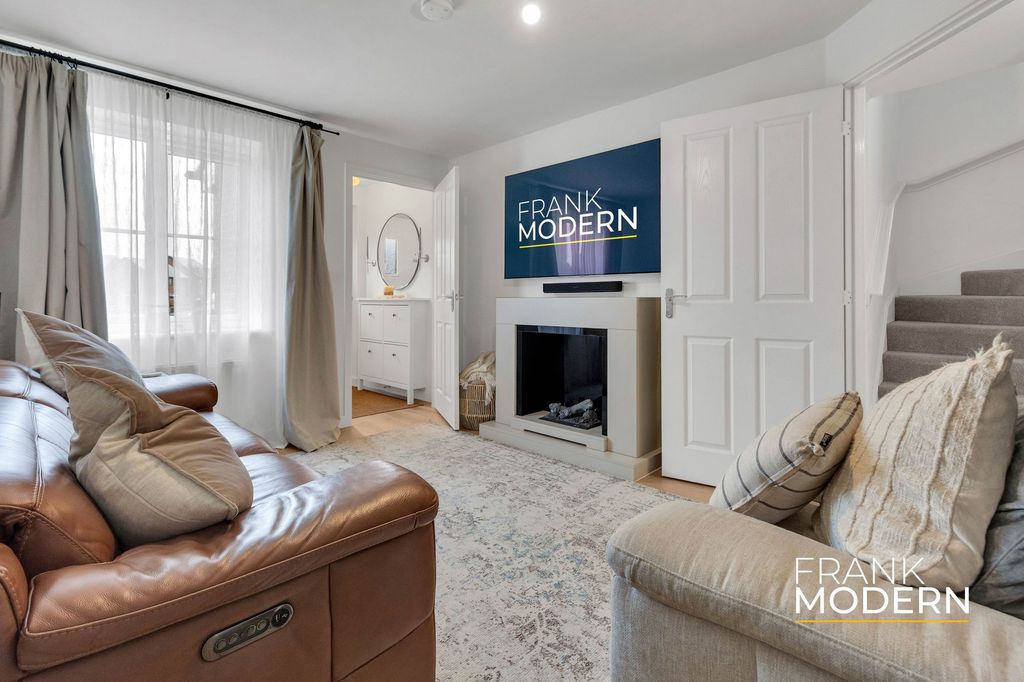 Property photo 2 of 37 Living Room