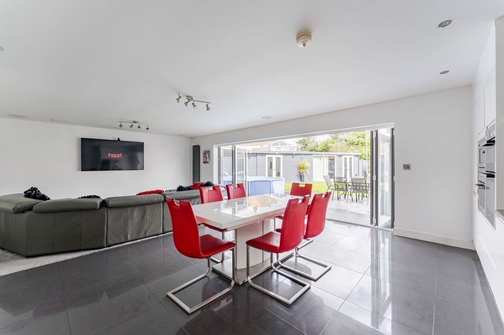 Property photo 2 of 22