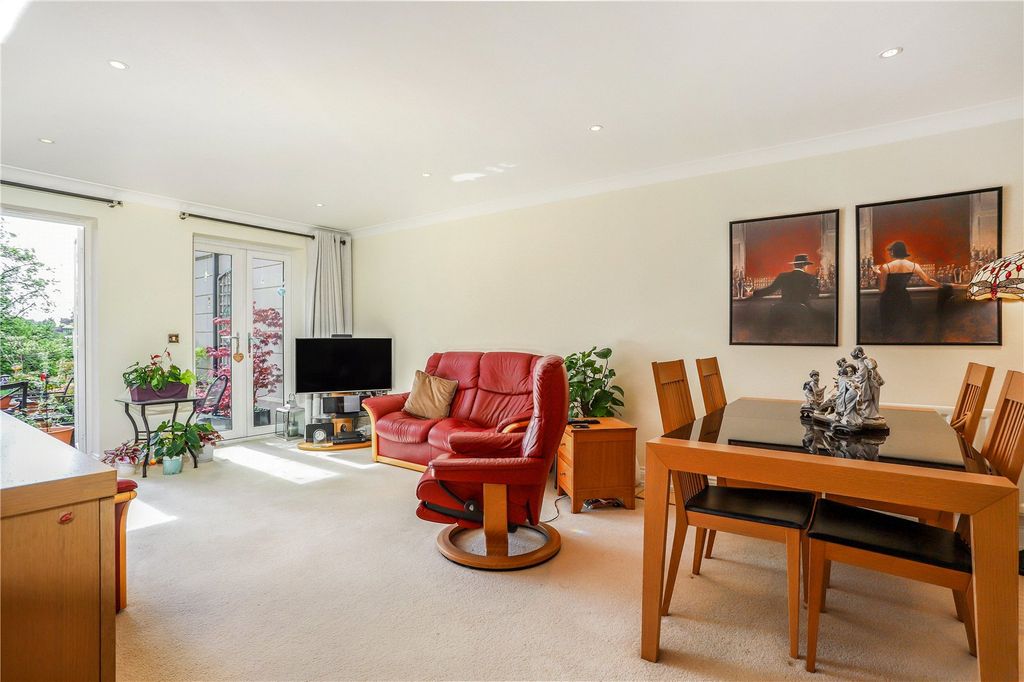 Property photo 3 of 23 Picture No. 13