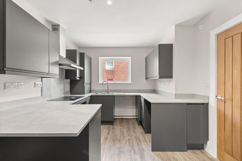 Property photo 2 of 25