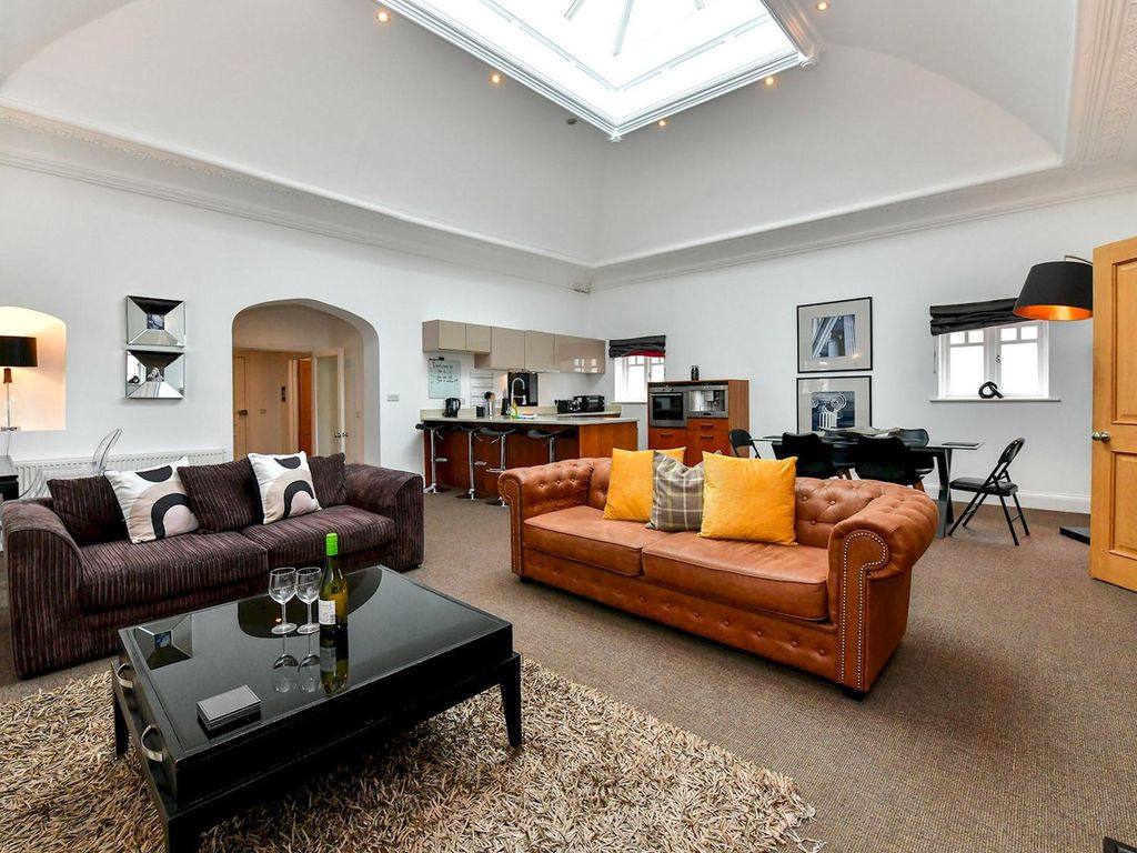 Property photo 1 of 31 Living Room