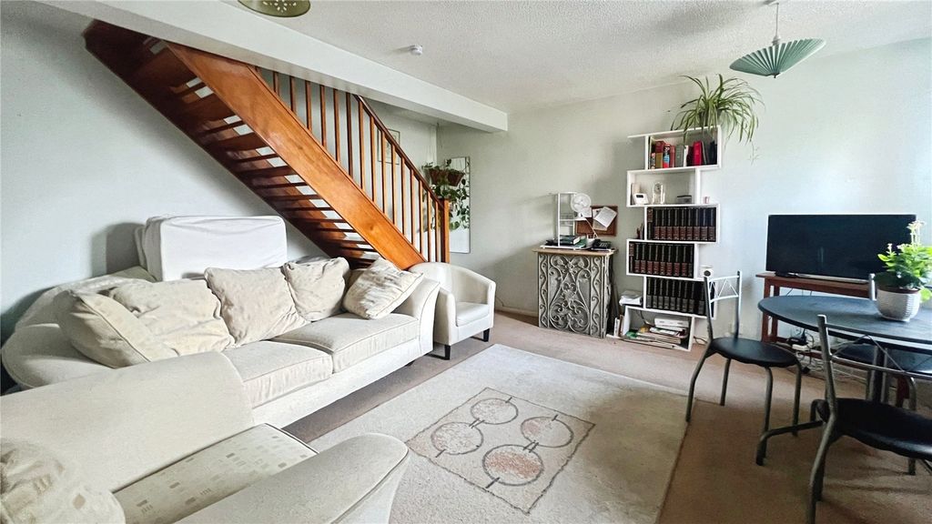 Property photo 2 of 9 Picture No. 15