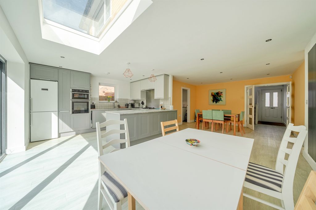 Property photo 2 of 30