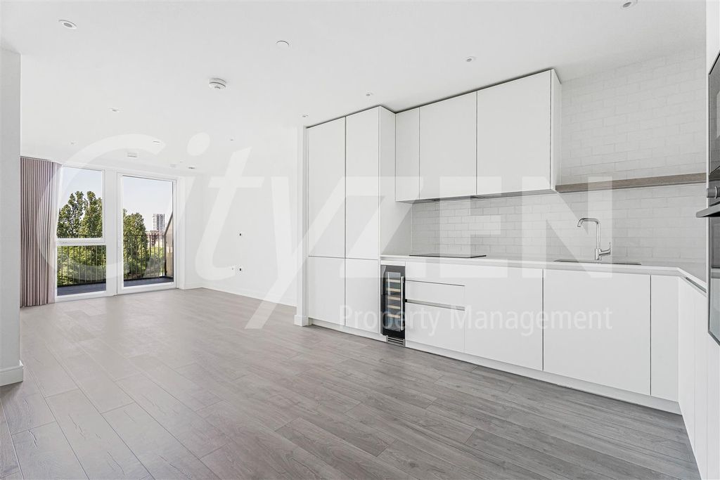 Property photo 1 of 26 Reception/Kitchen