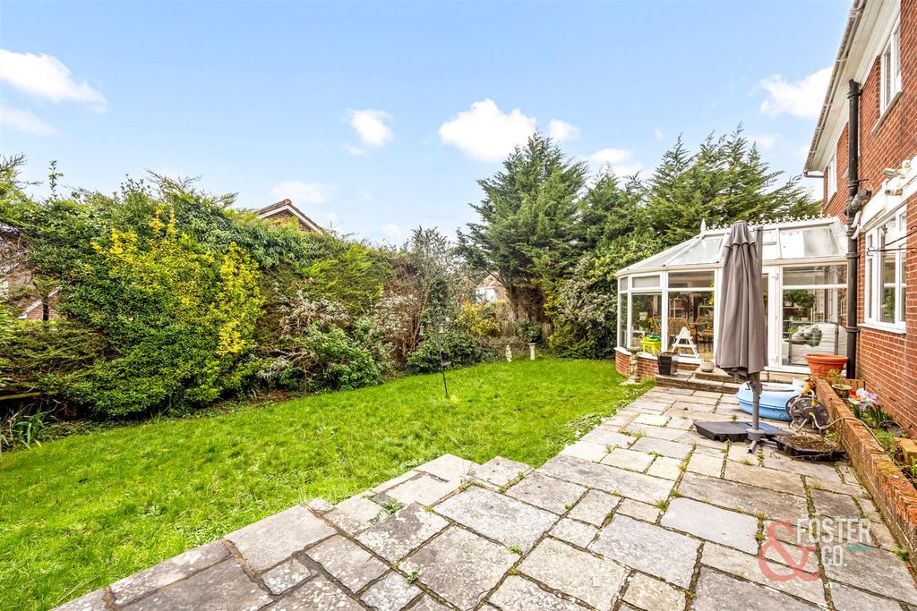 Property photo 3 of 25 Ash Close, 5-017.Jpg