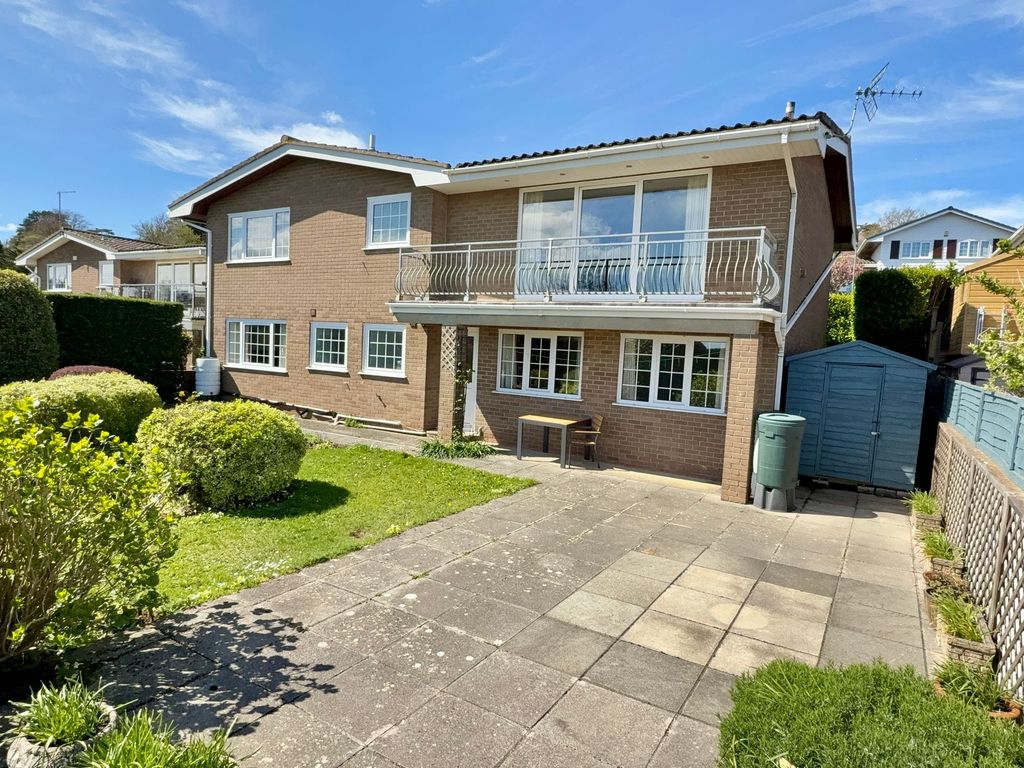 Property photo 2 of 28
