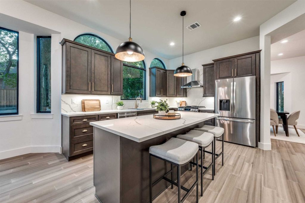 Property photo 1 of 31