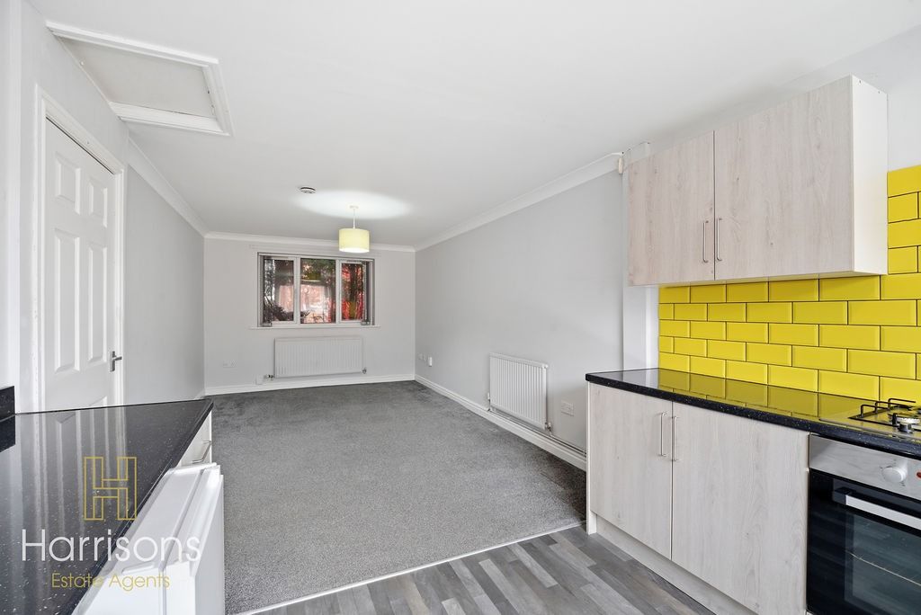 Property photo 2 of 12 4949303