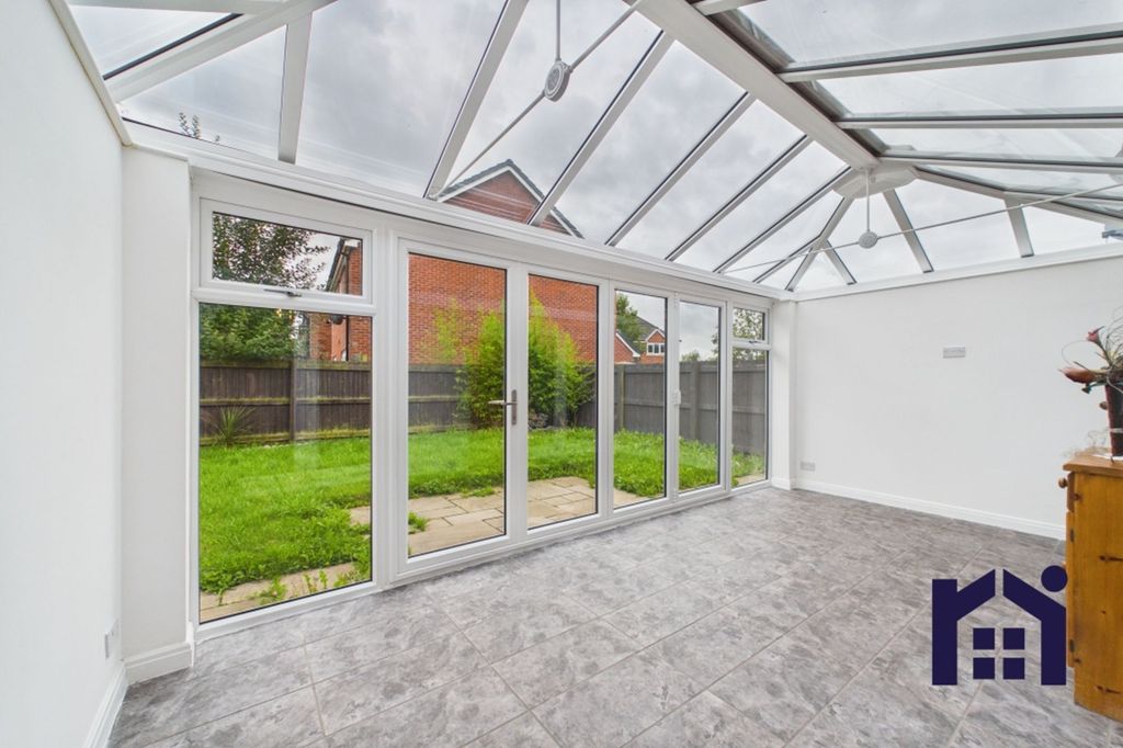 Property photo 3 of 29 Conservatory