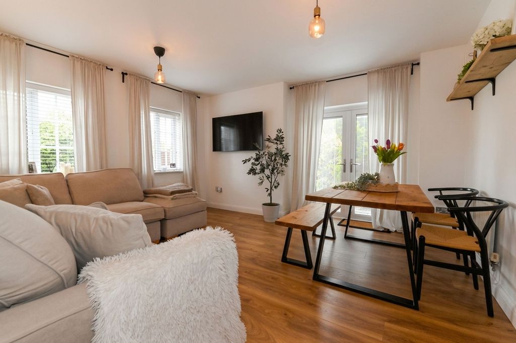 Property photo 2 of 24