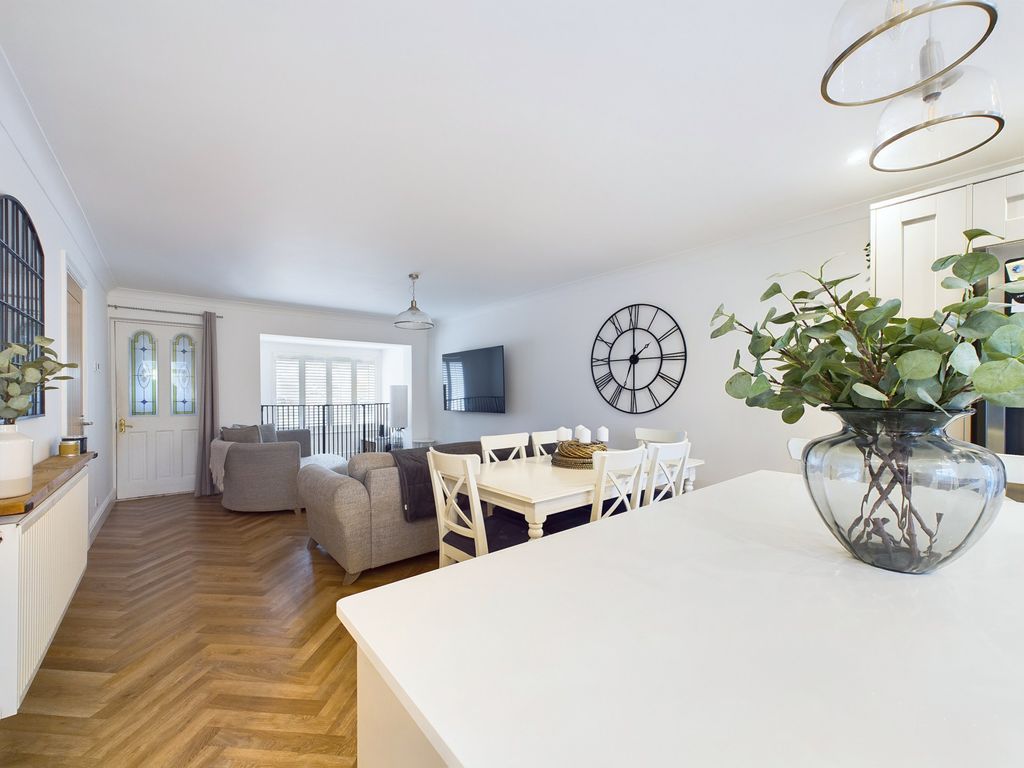 Property photo 2 of 20 30002940-Hr-2