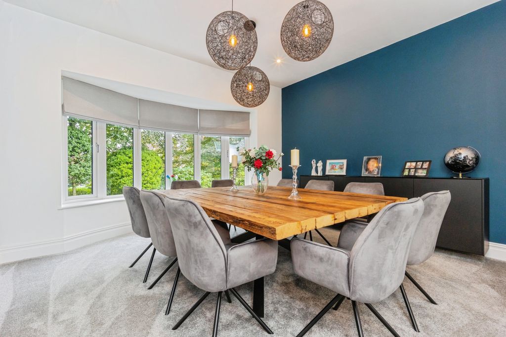 Property photo 2 of 43