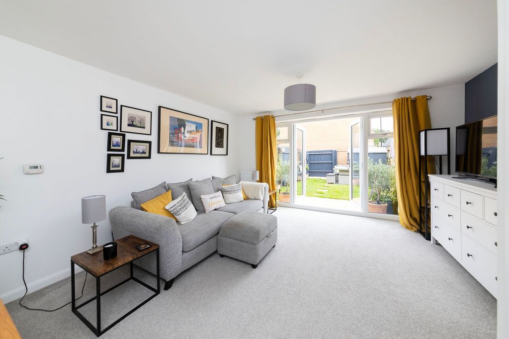 Property photo 2 of 12