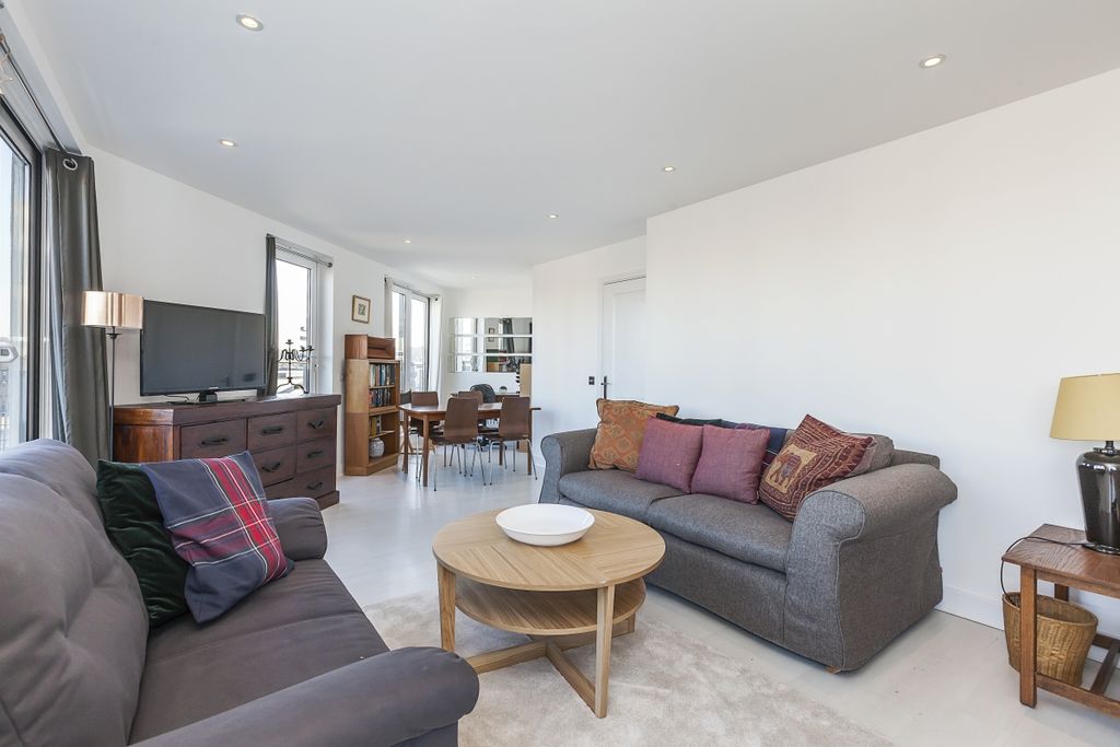 Property photo 3 of 15 Reception