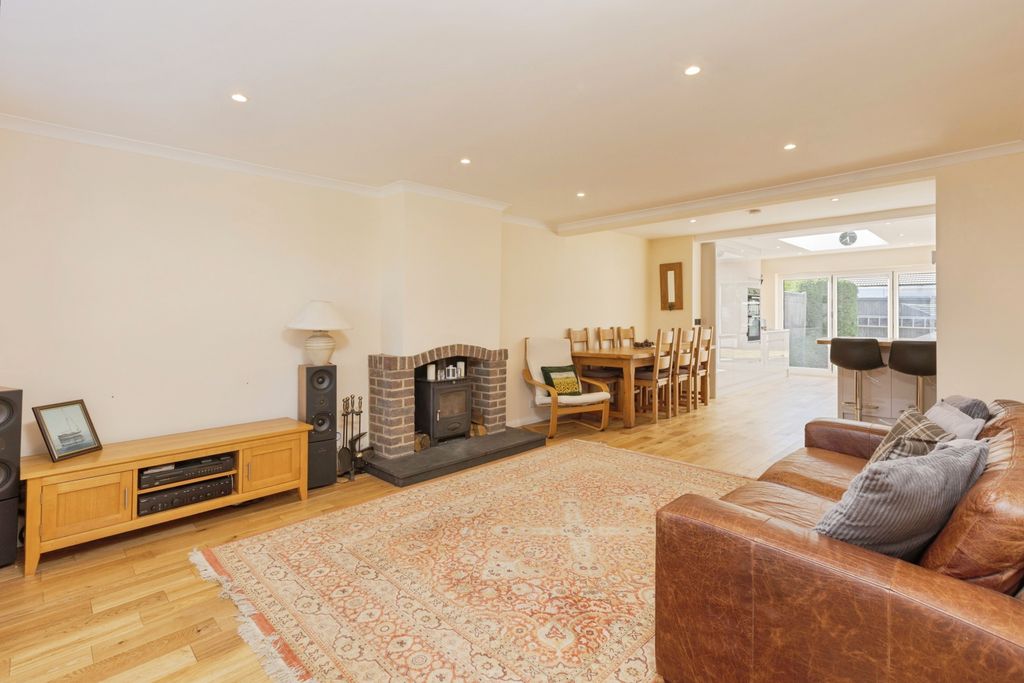 Property photo 2 of 20