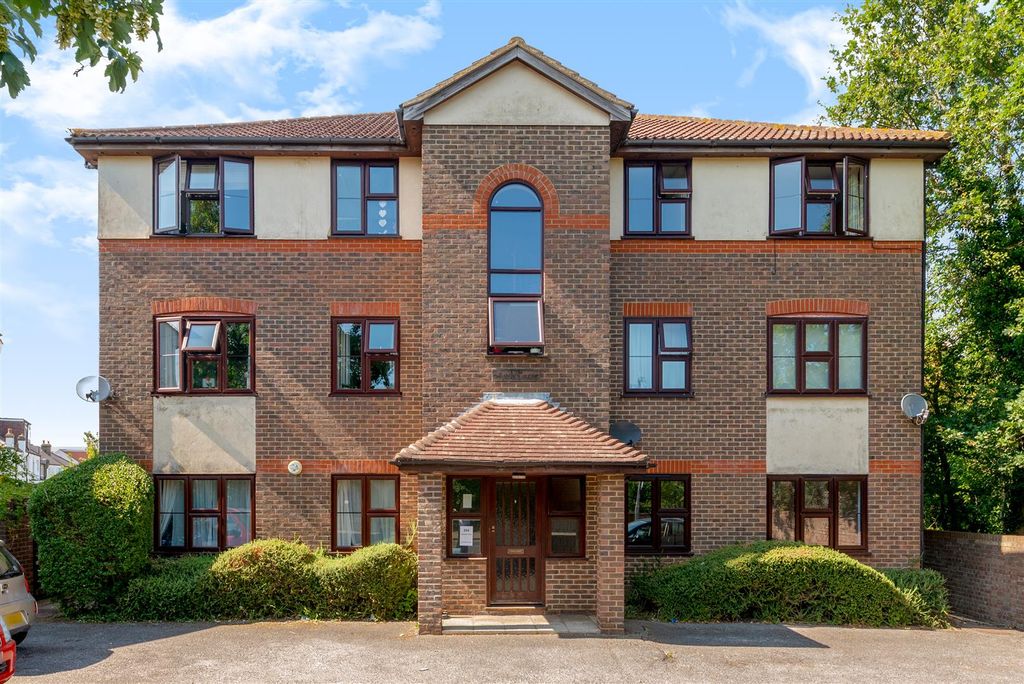 Property photo 1 of 12 Ashdown House