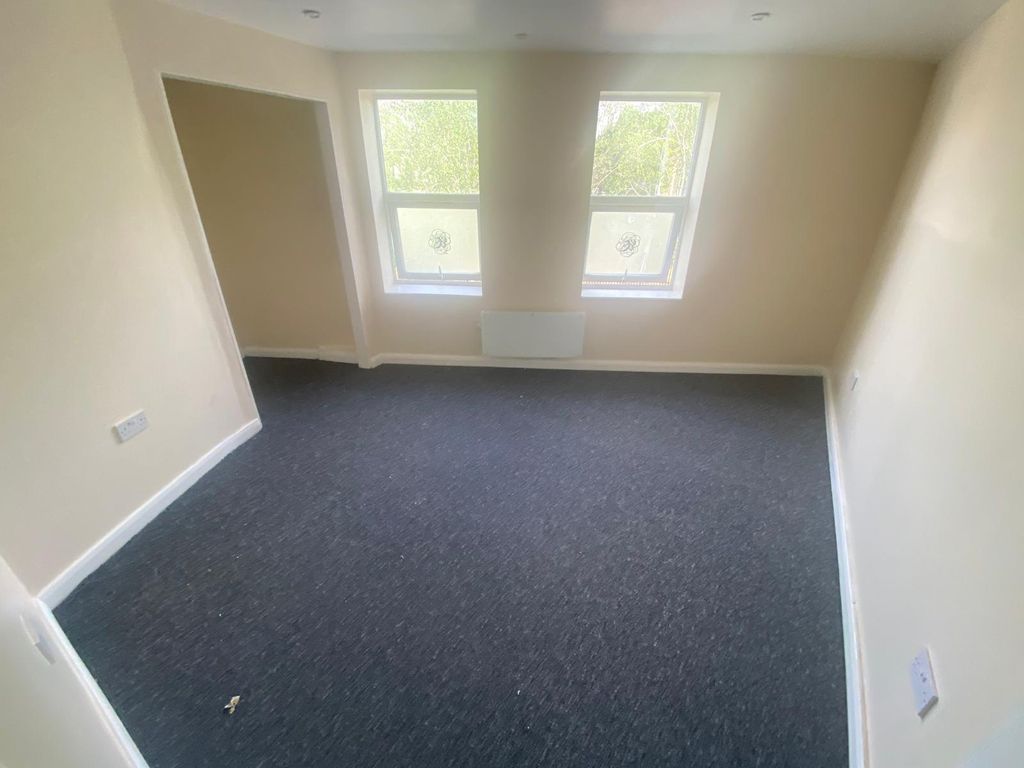 Property photo 3 of 4 Photo-2024-05-02-11-00-57 (4)