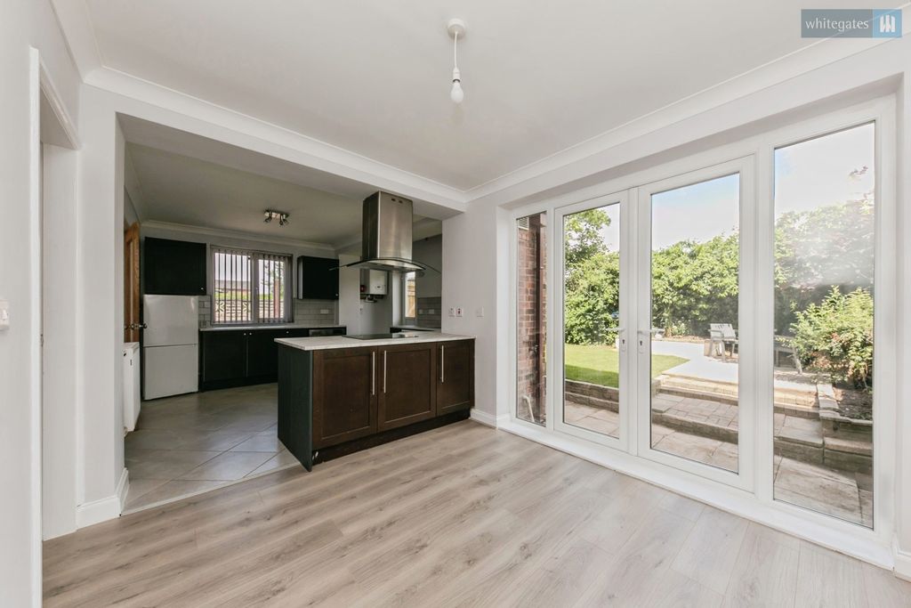 Property photo 3 of 17 Pbox-Img.Jpg