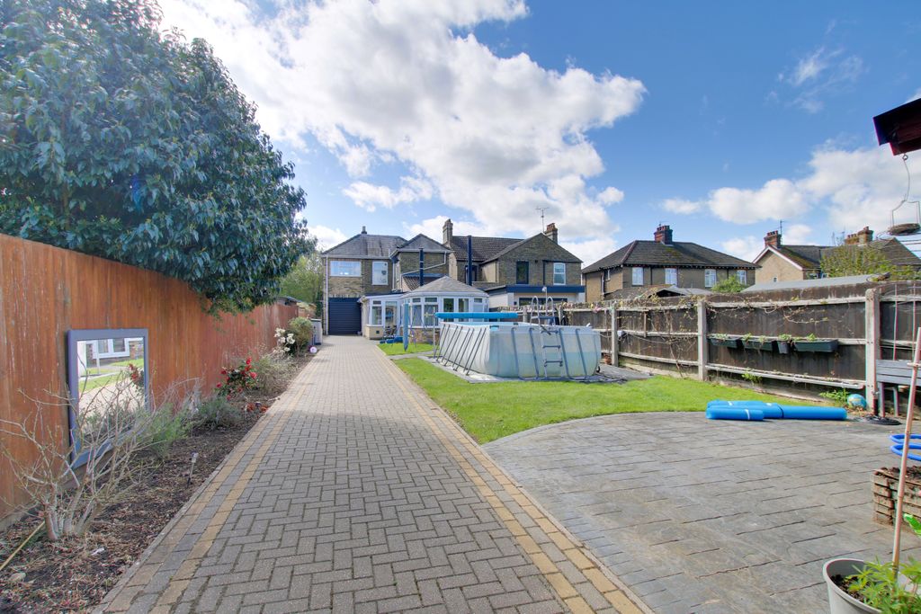 Property photo 2 of 30