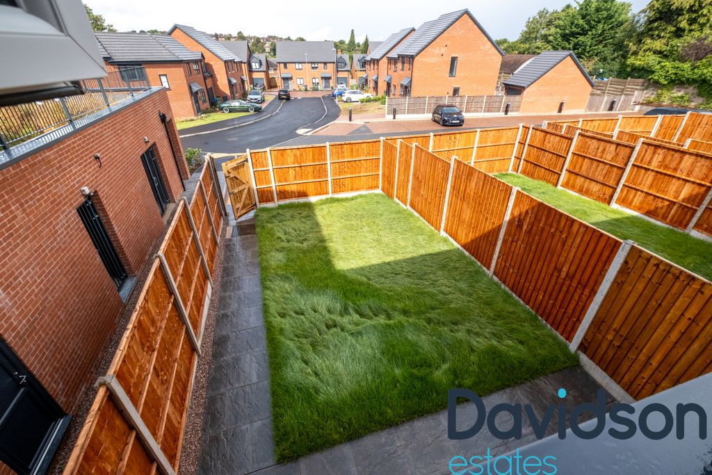 Property photo 3 of 28