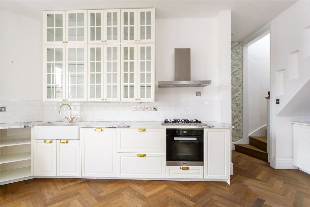 Property photo 1 of 10 Kitchen With Miele A