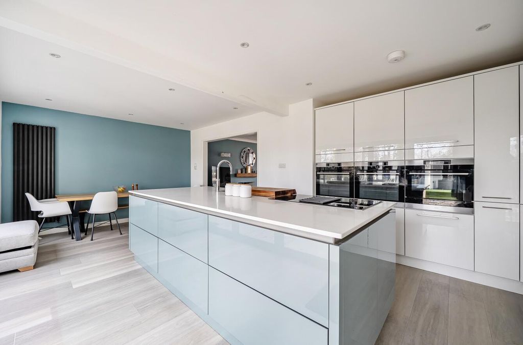 Property photo 3 of 21