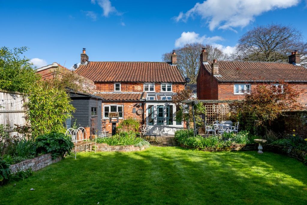 Property photo 2 of 23