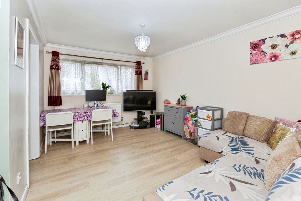 Property photo 2 of 11