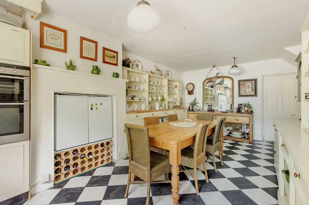 Property photo 3 of 19 Kitchin Dining