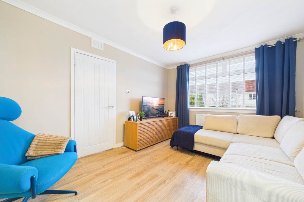 Property photo 2 of 25