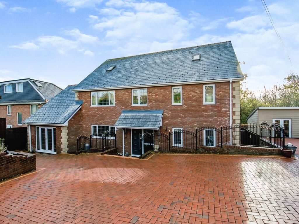 Property photo 1 of 37