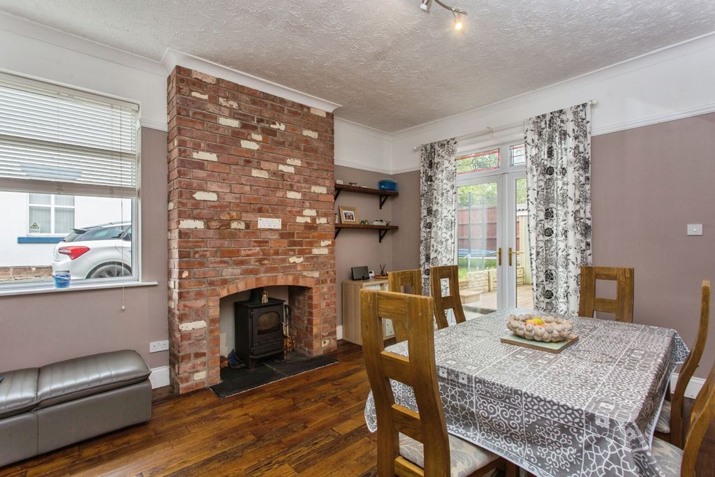 Property photo 3 of 17 Photo