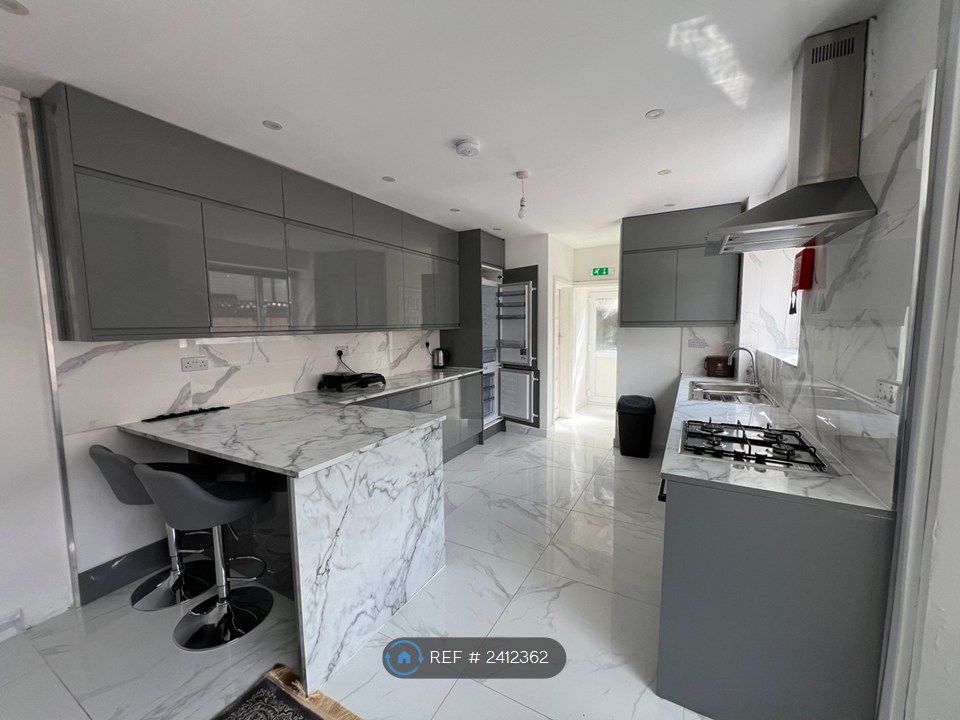 Property photo 1 of 34