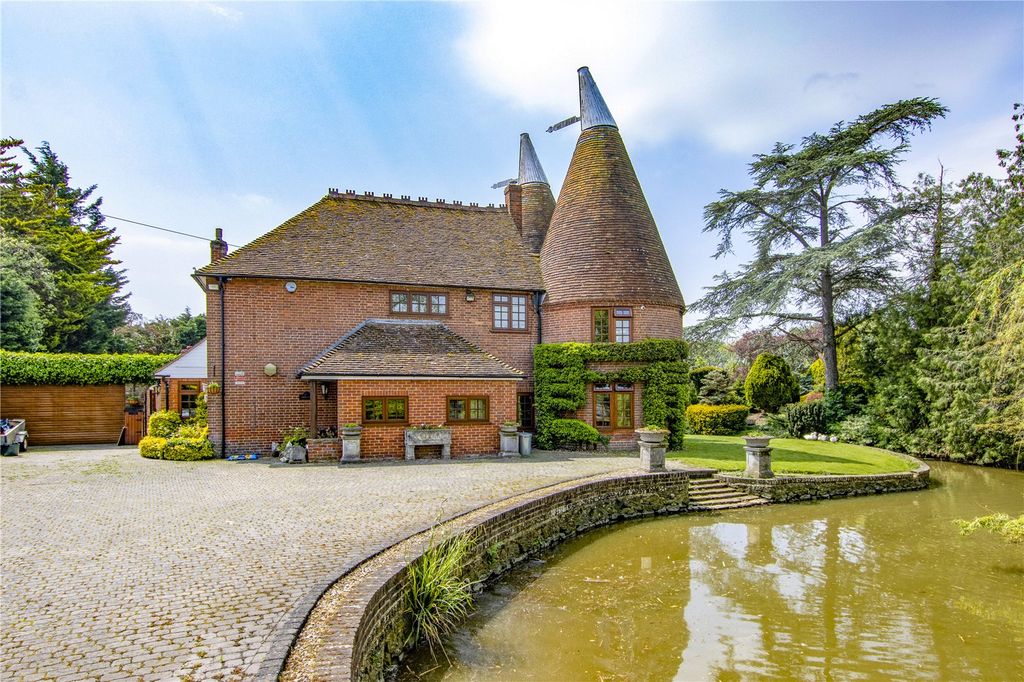 3 bed detached house for sale in Staplehurst Road, Marden, Tonbridge