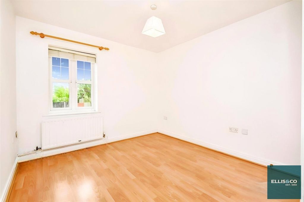 Property photo 1 of 8 Picture No. 08