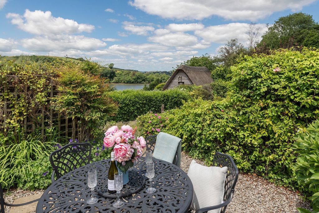 Property photo 2 of 13 The Nook, Lower Street, Dittisham Garden