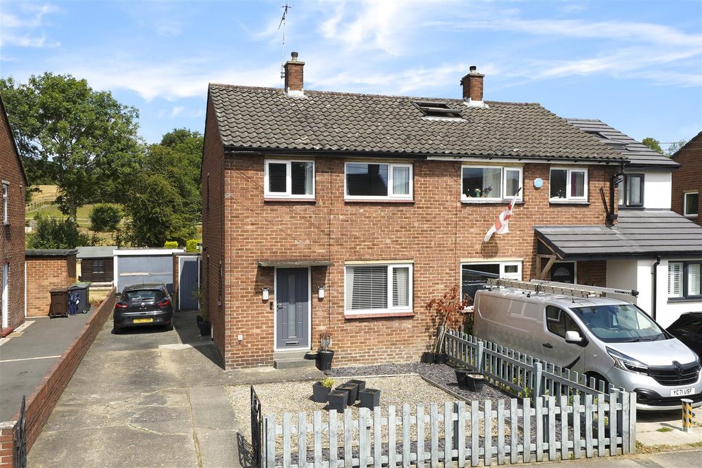 Property photo 1 of 16 Meagill Rise